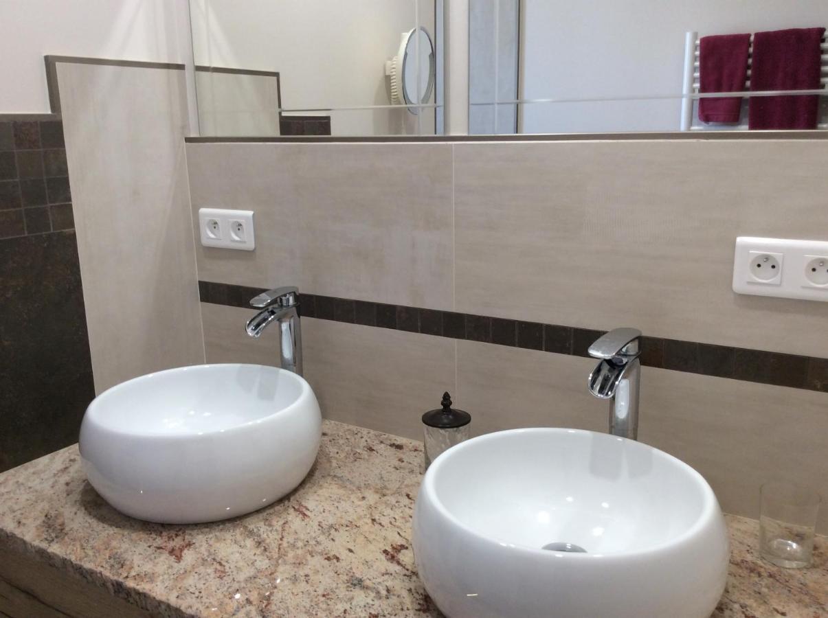 Chez Elles 2 Bed & Breakfast Caumont-sur-Durance Екстериор снимка